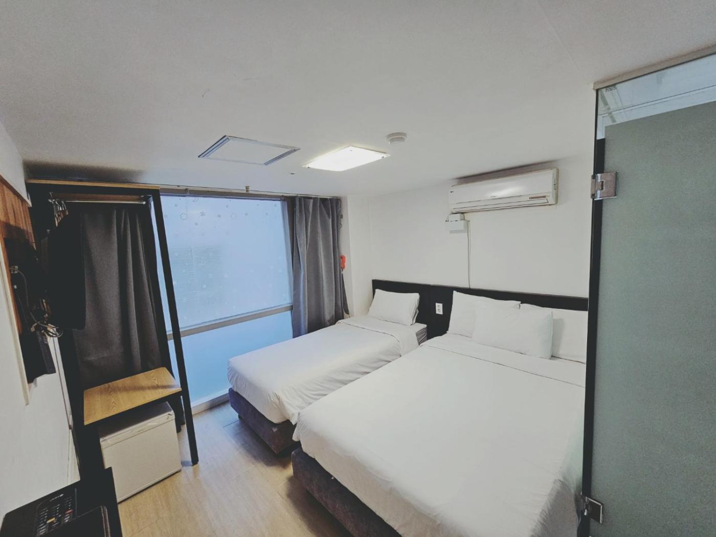 Ekonomy Hotel Myeongdong Premier Szöul Szoba fotó